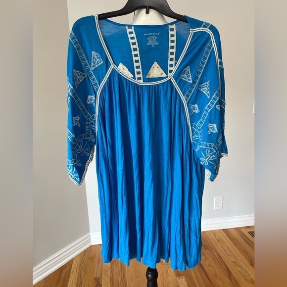 Westbound extra large top with cut outs and embroidery work - Picture 1 of 13
